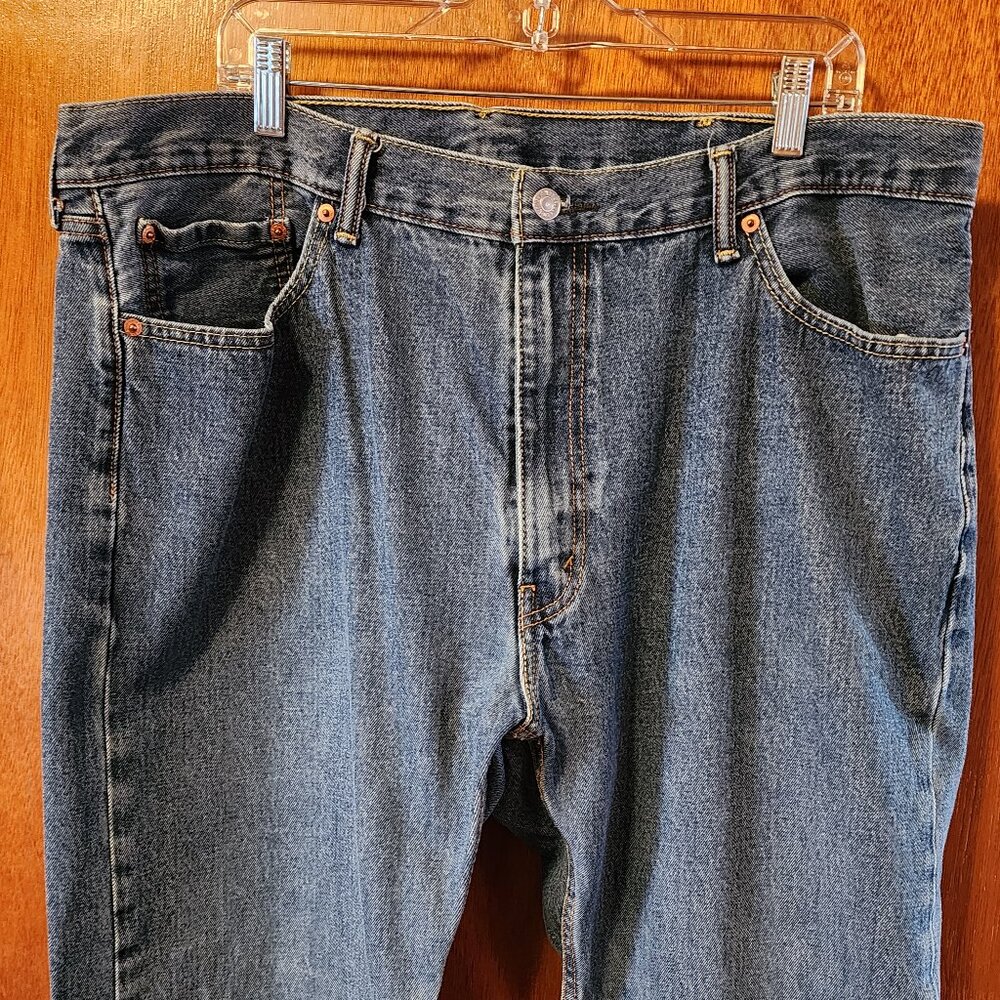 Men's 42x32 Levi's 505 Straight Leg Medium Wash 5 Pocket Blue Denim Jeans